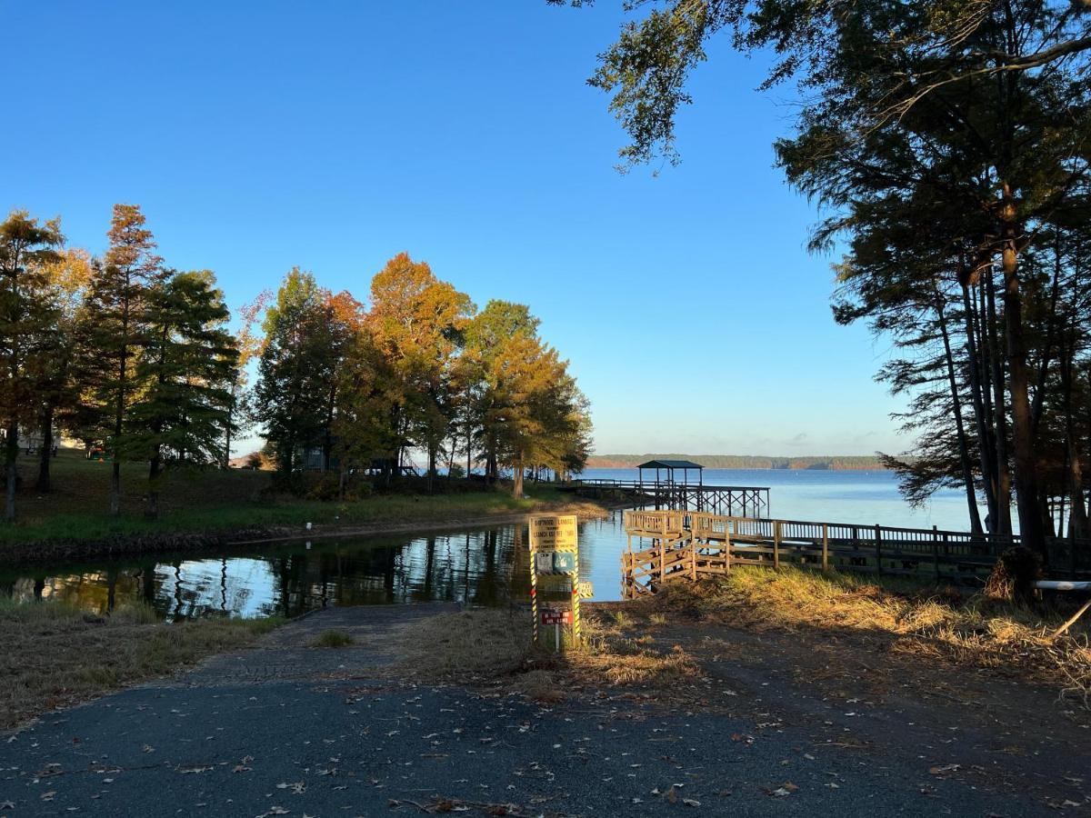 Driftwood Inn And Lodge By The Lake Zwolle Εξωτερικό φωτογραφία