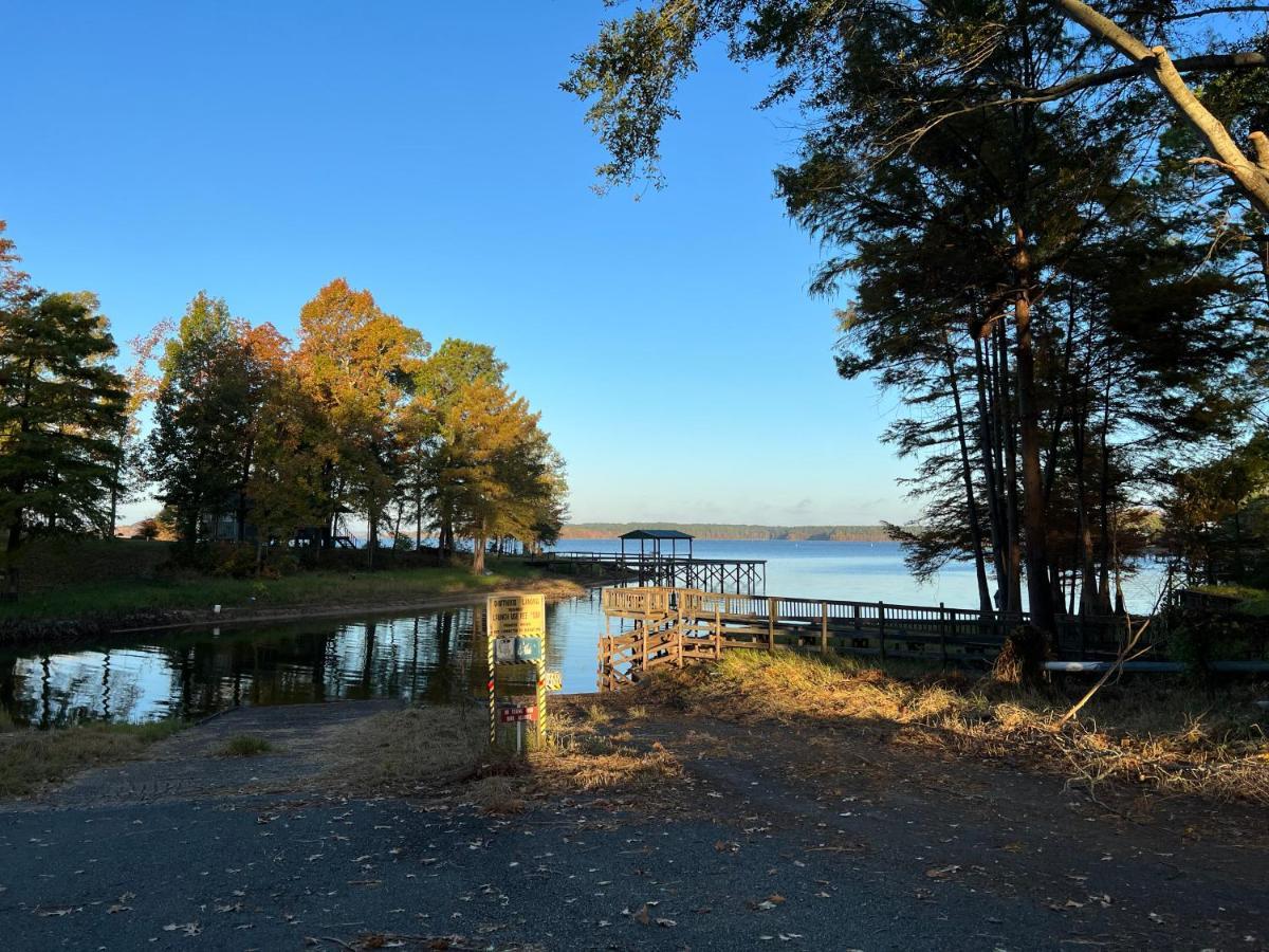 Driftwood Inn And Lodge By The Lake Zwolle Εξωτερικό φωτογραφία