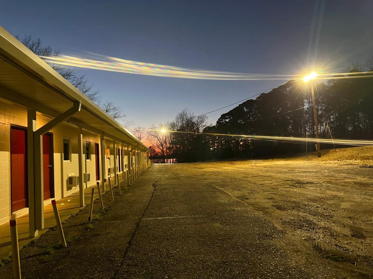 Driftwood Inn And Lodge By The Lake Zwolle Εξωτερικό φωτογραφία