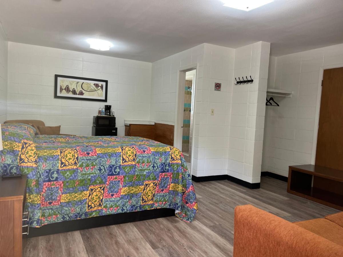 Driftwood Inn And Lodge By The Lake Zwolle Εξωτερικό φωτογραφία
